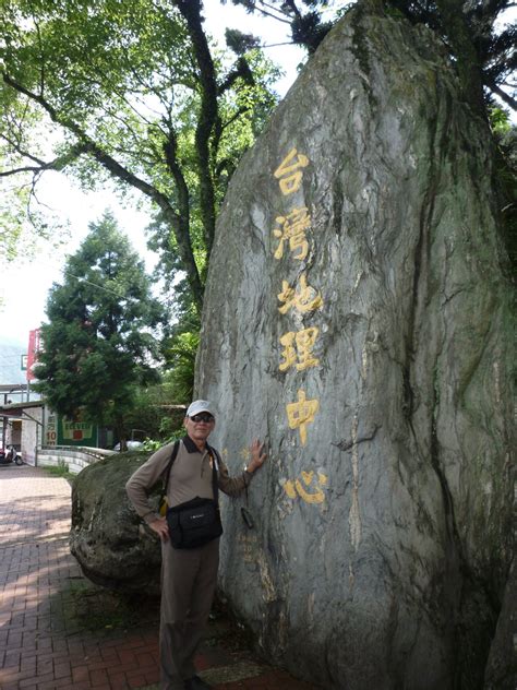 石燭墓|【石燭墓】揭密鯉魚潭畔的神秘石燭墓：一對石燭引領陰陽之旅